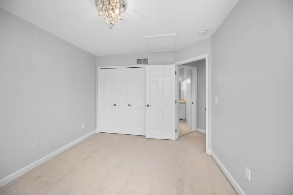 22273 Abington Drive Farmington Hills, MI 48335