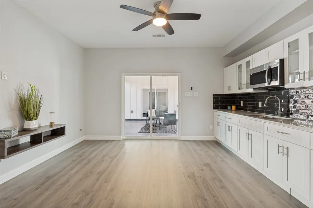 512 Phinney Avenue Cockrell Hill, TX 75211