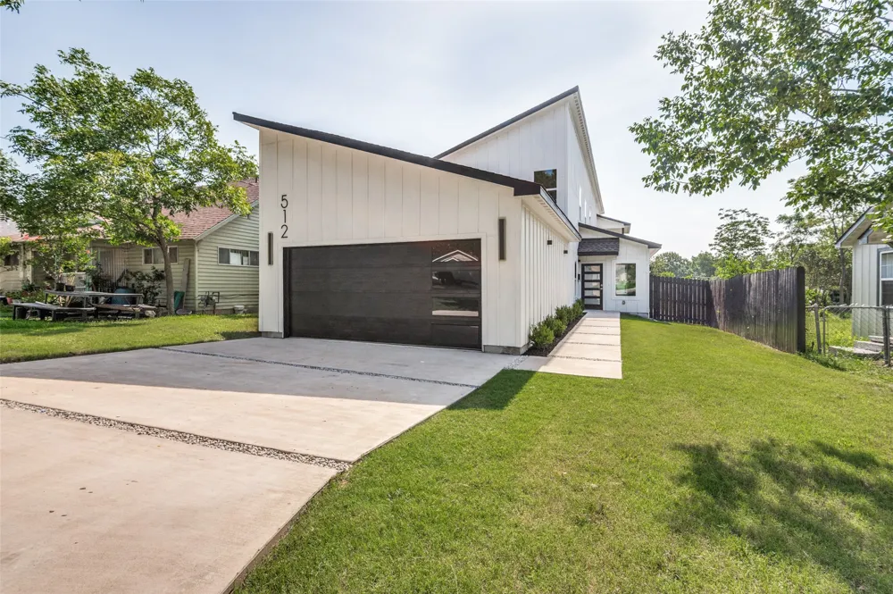 512 Phinney Avenue Cockrell Hill, TX 75211