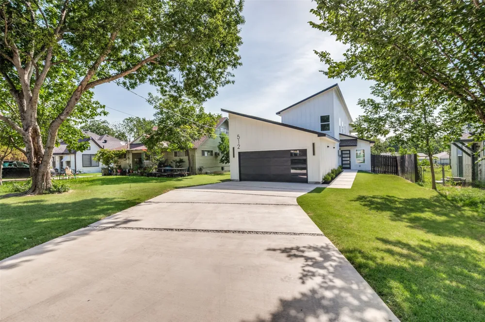 512 Phinney Avenue Cockrell Hill, TX 75211