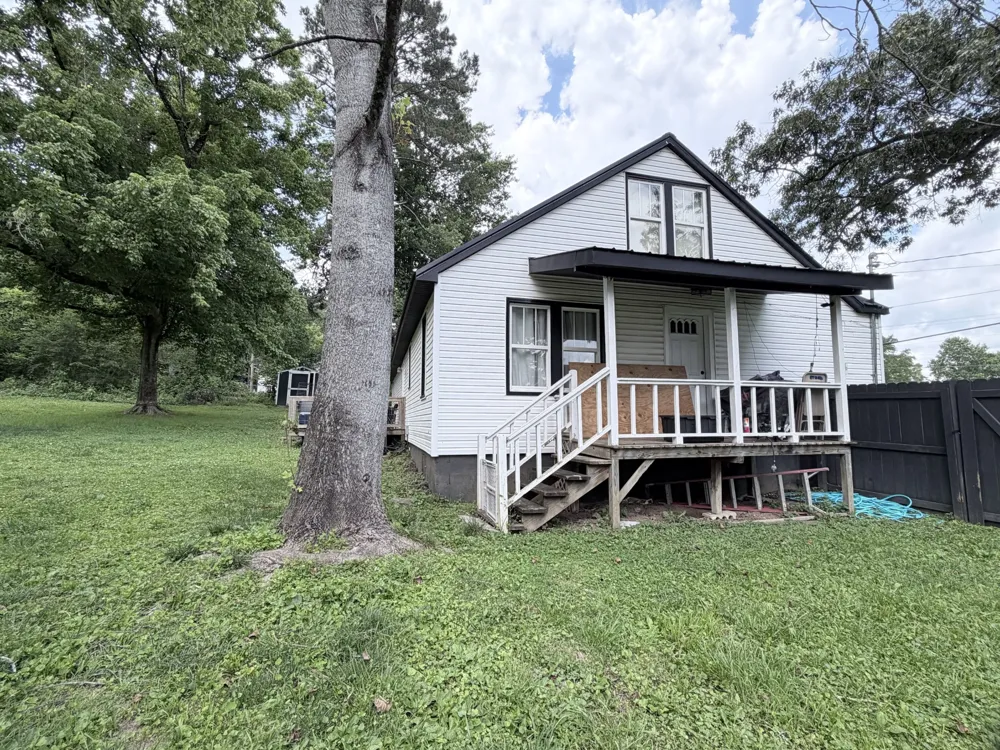 215 St Clair St Tracy City, TN 37387