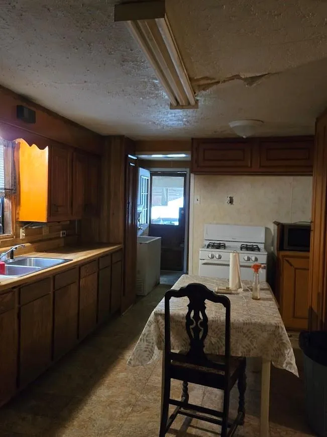 6912 Carver Avenue Texas City, TX 77591
