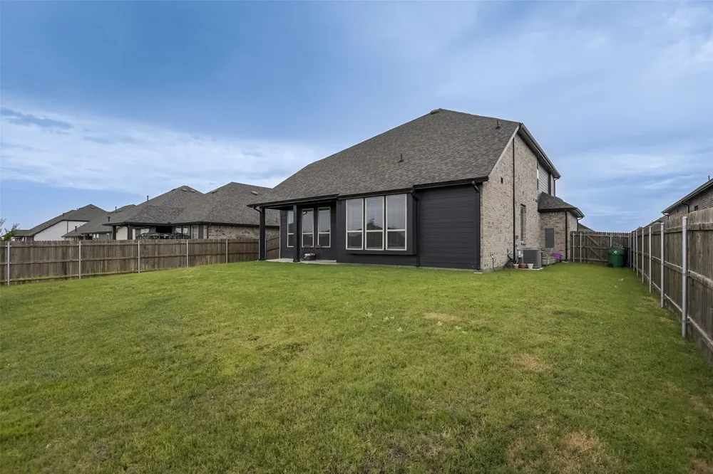 424 Burrow Drive Waxahachie, TX 75167