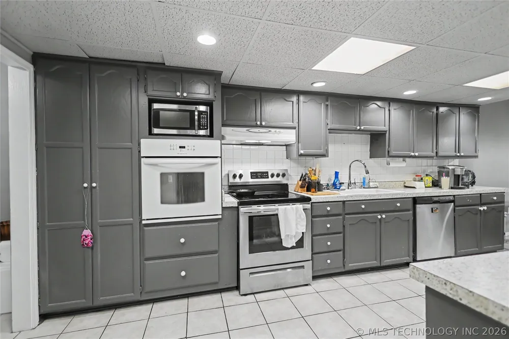 25031 S 490 ROAD Tahlequah, OK 74464