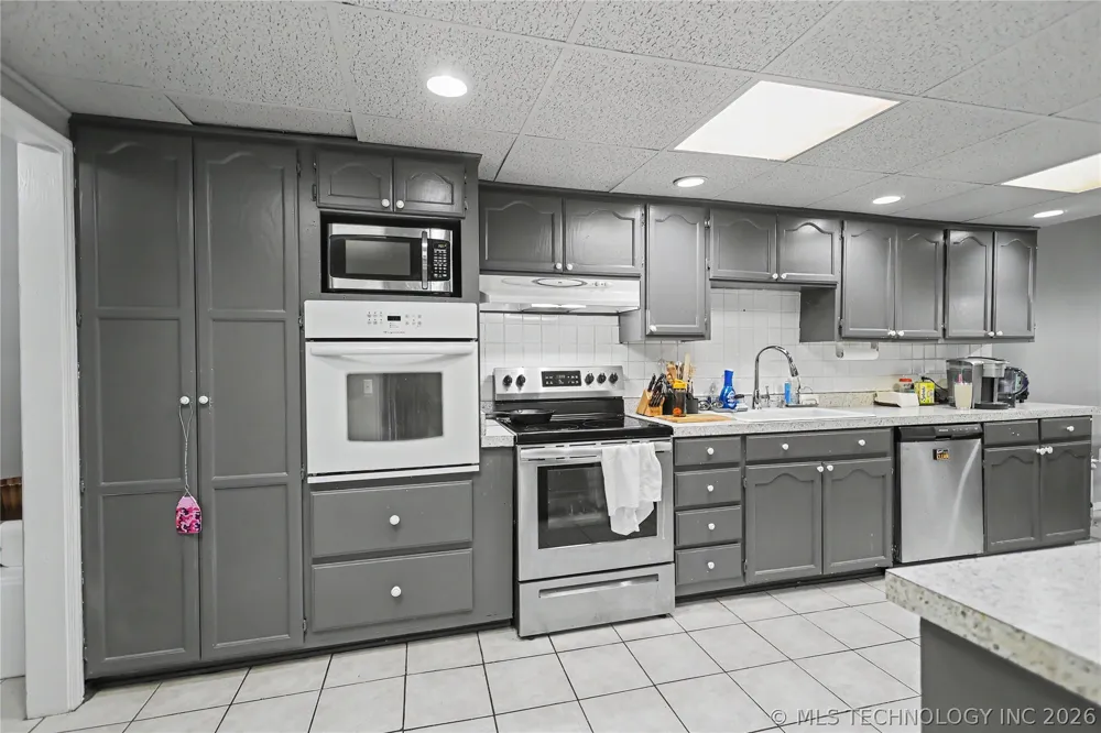 25031 S 490 ROAD Tahlequah, OK 74464