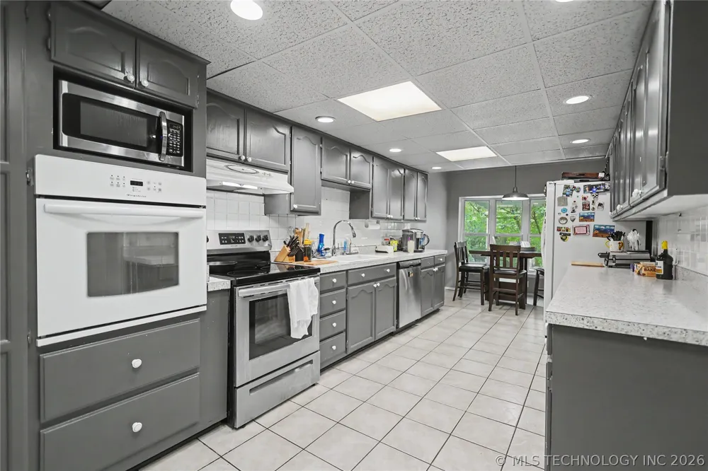 25031 S 490 ROAD Tahlequah, OK 74464