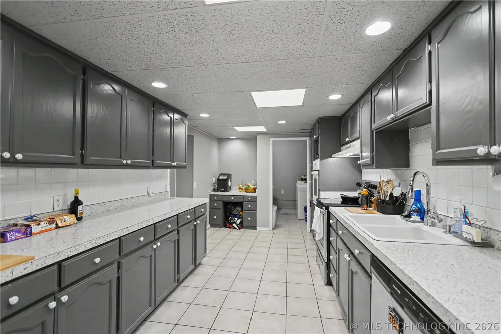 25031 S 490 ROAD Tahlequah, OK 74464