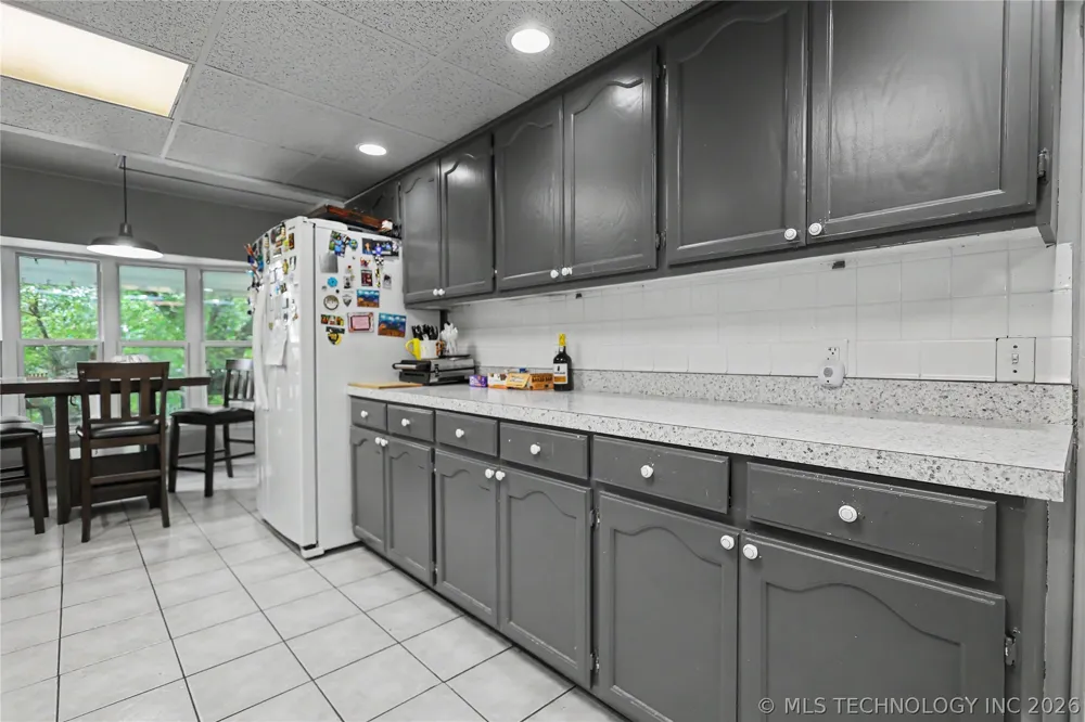 25031 S 490 ROAD Tahlequah, OK 74464