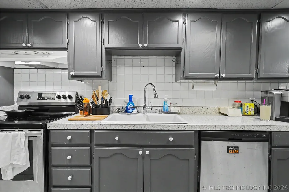 25031 S 490 ROAD Tahlequah, OK 74464