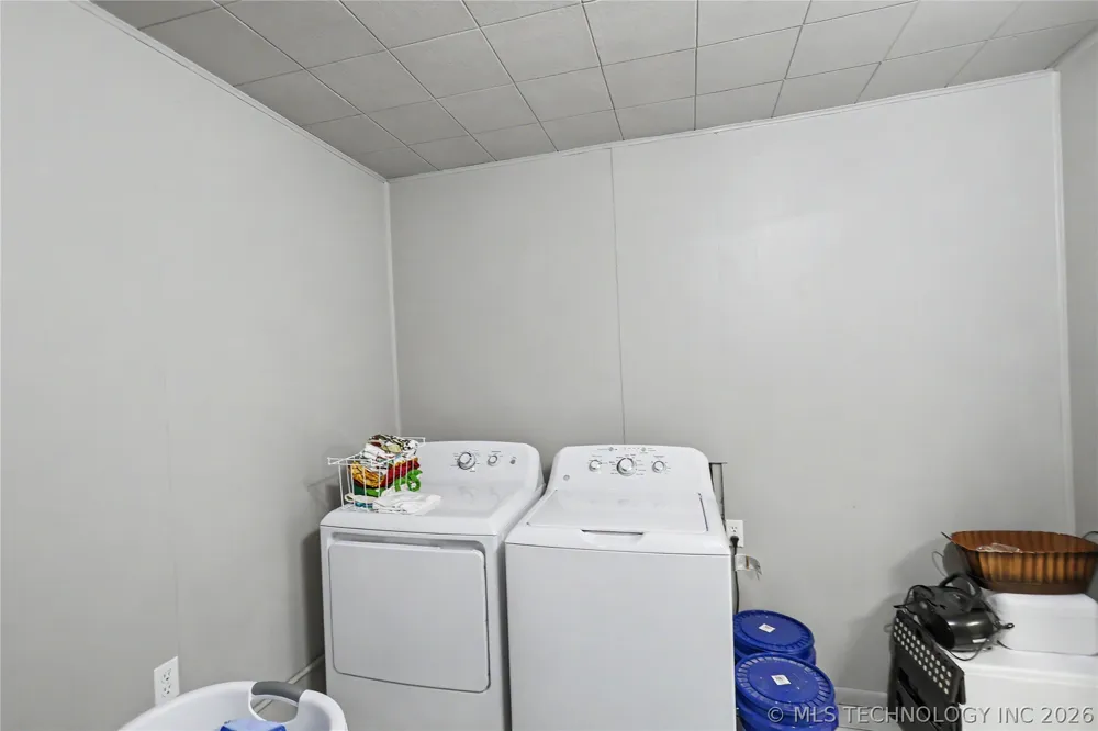 25031 S 490 ROAD Tahlequah, OK 74464