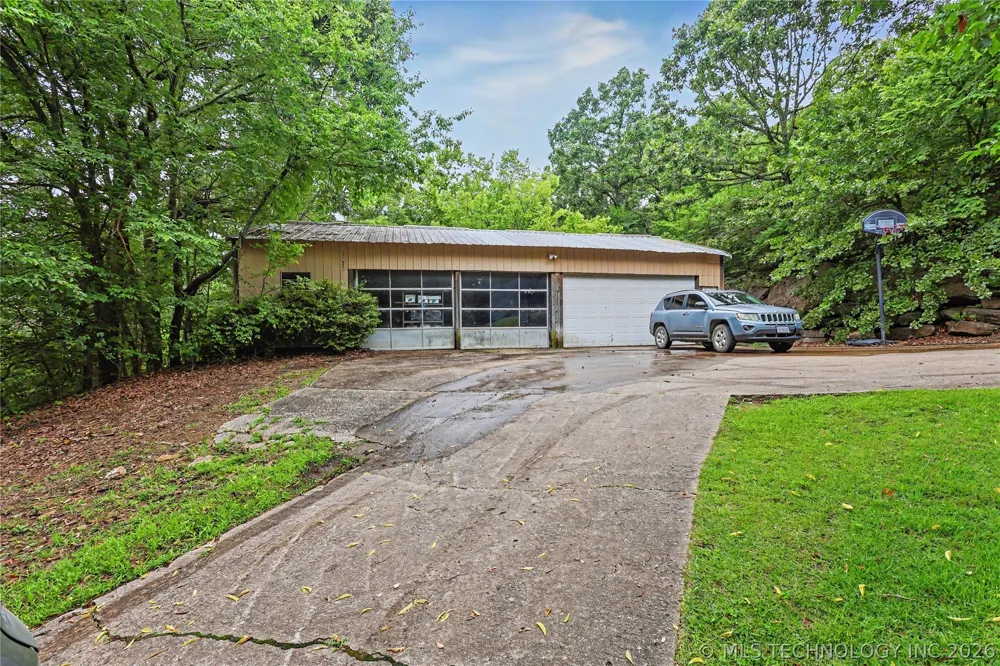 25031 S 490 ROAD Tahlequah, OK 74464
