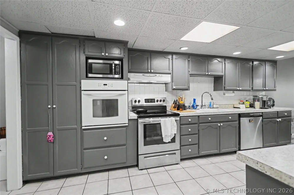 25031 S 490 ROAD Tahlequah, OK 74464