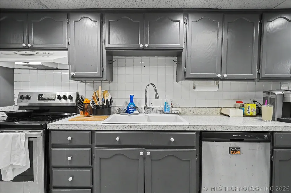 25031 S 490 ROAD Tahlequah, OK 74464