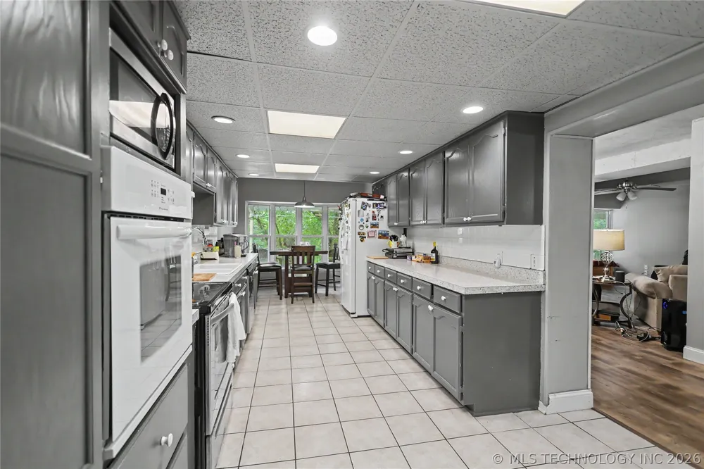 25031 S 490 ROAD Tahlequah, OK 74464