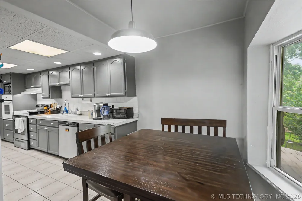 25031 S 490 ROAD Tahlequah, OK 74464