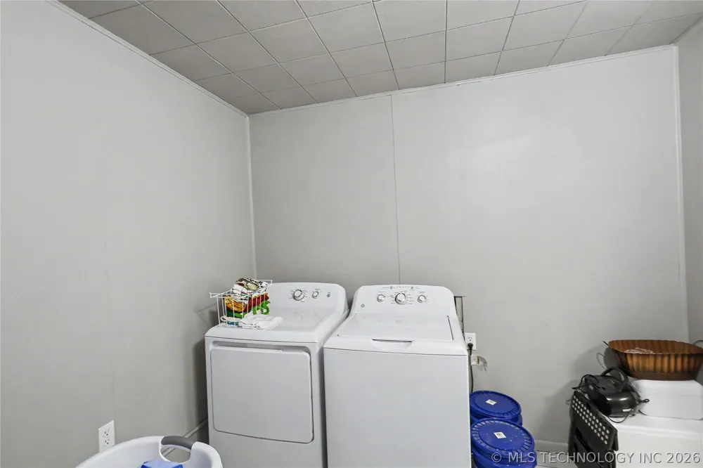 25031 S 490 ROAD Tahlequah, OK 74464