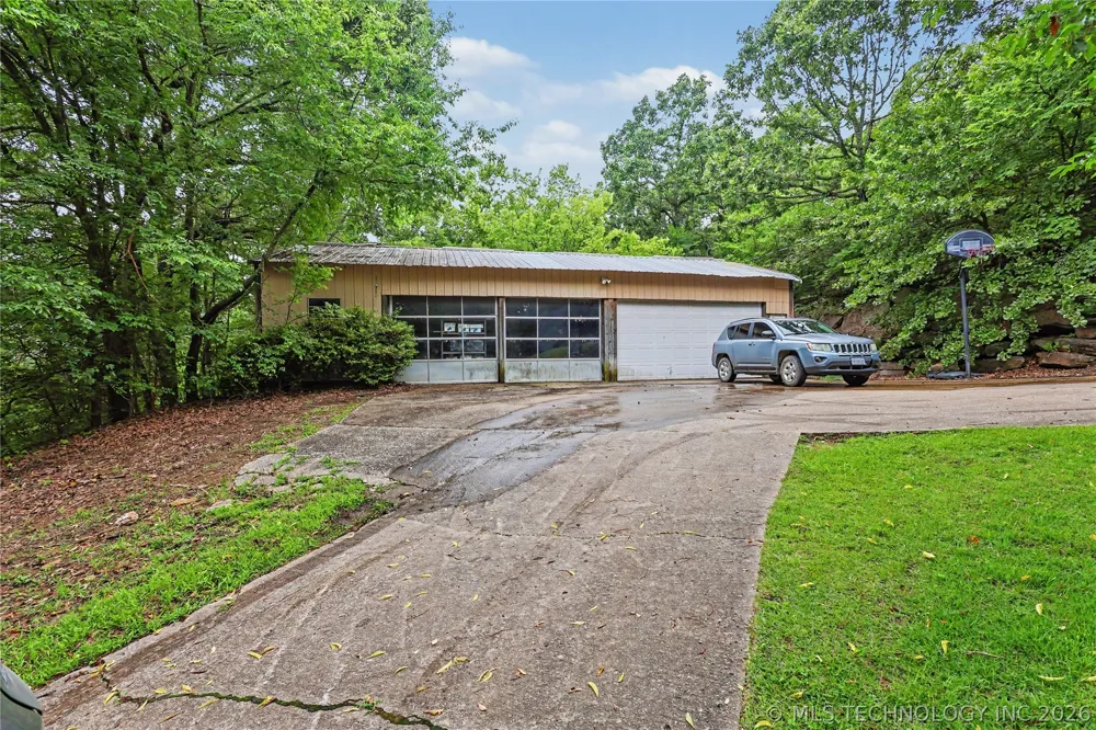 25031 S 490 ROAD Tahlequah, OK 74464