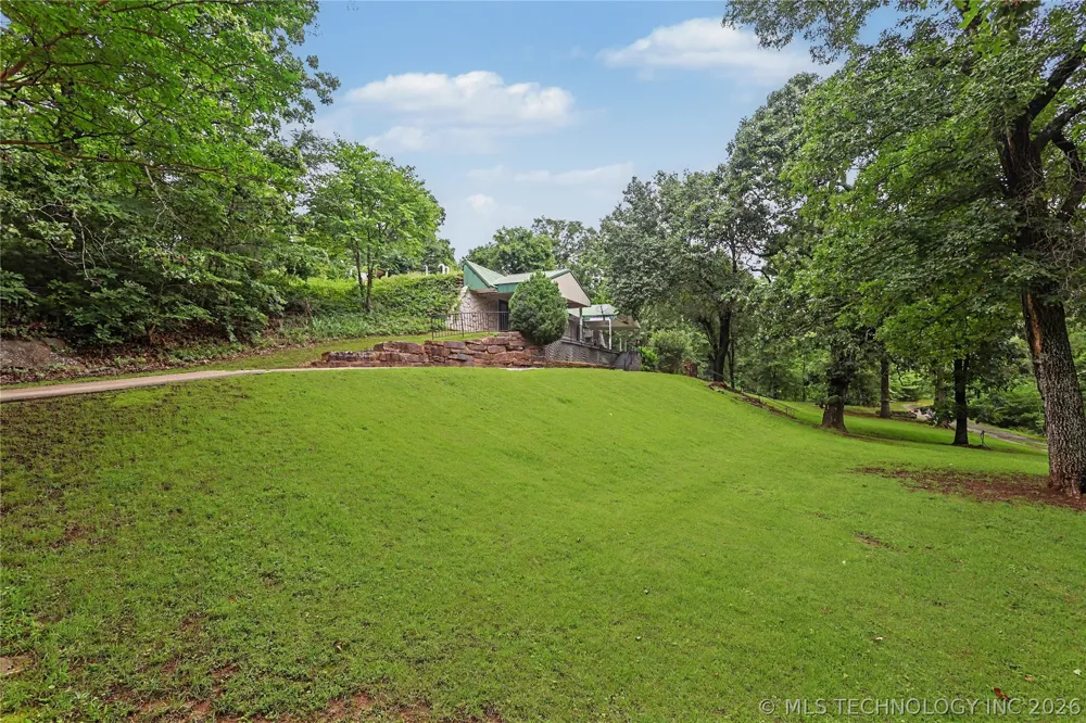 25031 S 490 ROAD Tahlequah, OK 74464