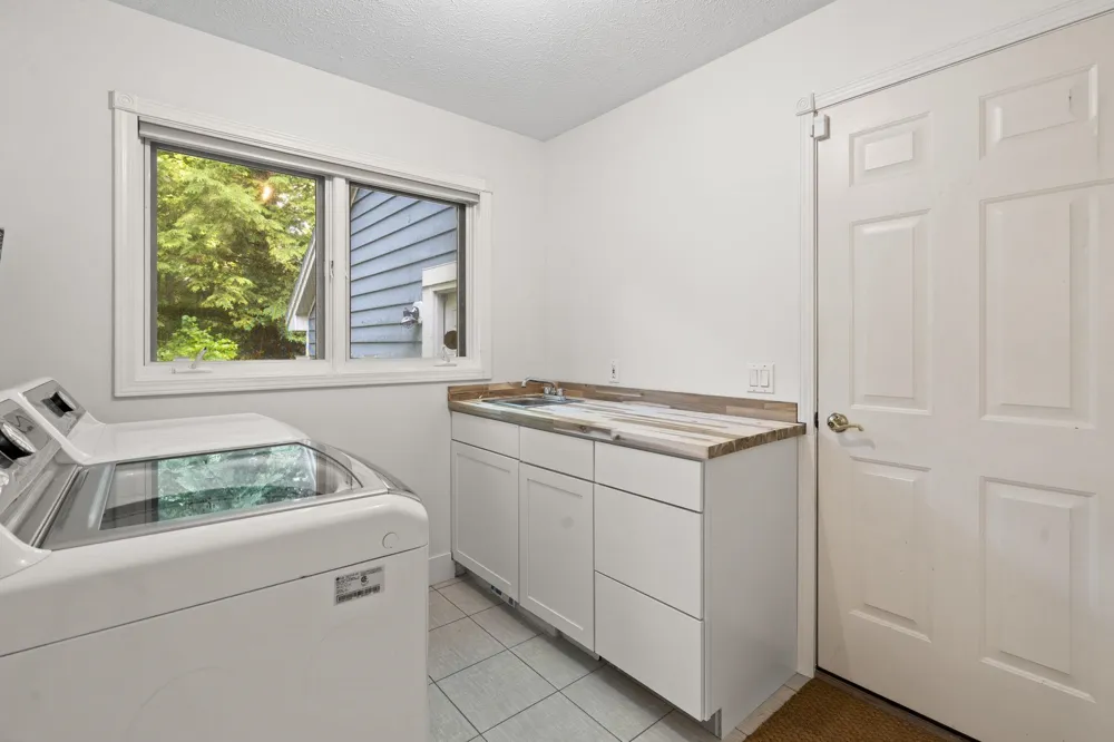 10268 E Twin Oaks Drive Elmwood Charter Township, MI 49684