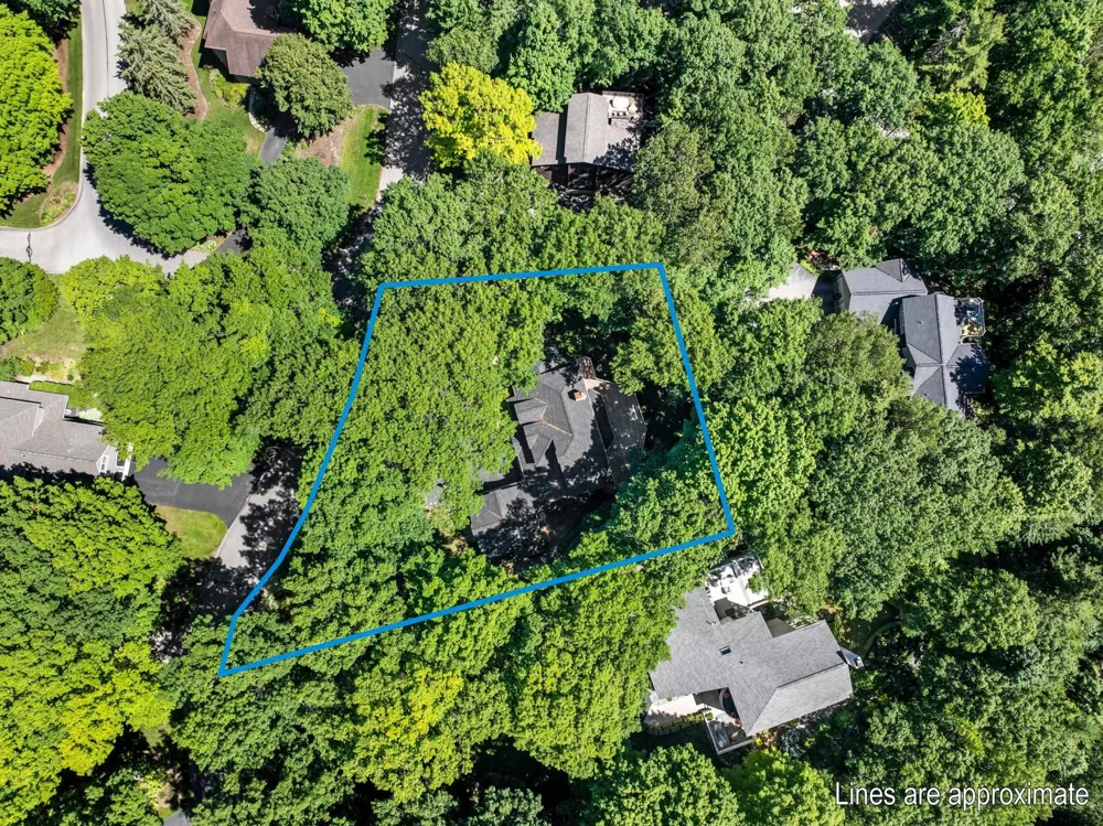 10268 E Twin Oaks Drive Elmwood Charter Township, MI 49684