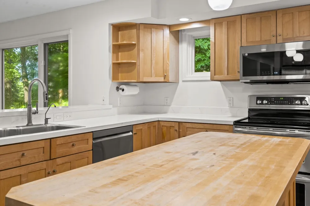 10268 E Twin Oaks Drive Elmwood Charter Township, MI 49684