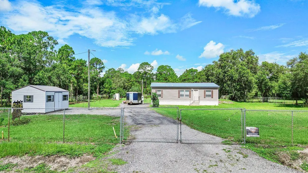 220 Sendero Street Clewiston, FL 33440