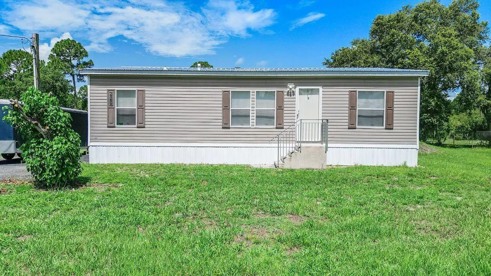 220 Sendero Street Clewiston, FL 33440
