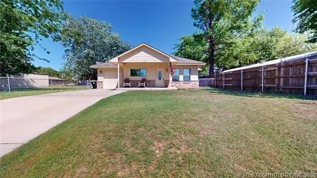 1831 E Oak Hills Ada, OK 74820