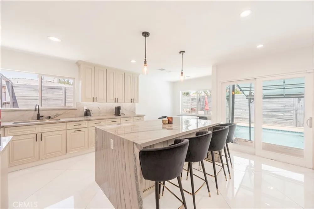 12521 Stagg Street North Hollywood, CA 91605
