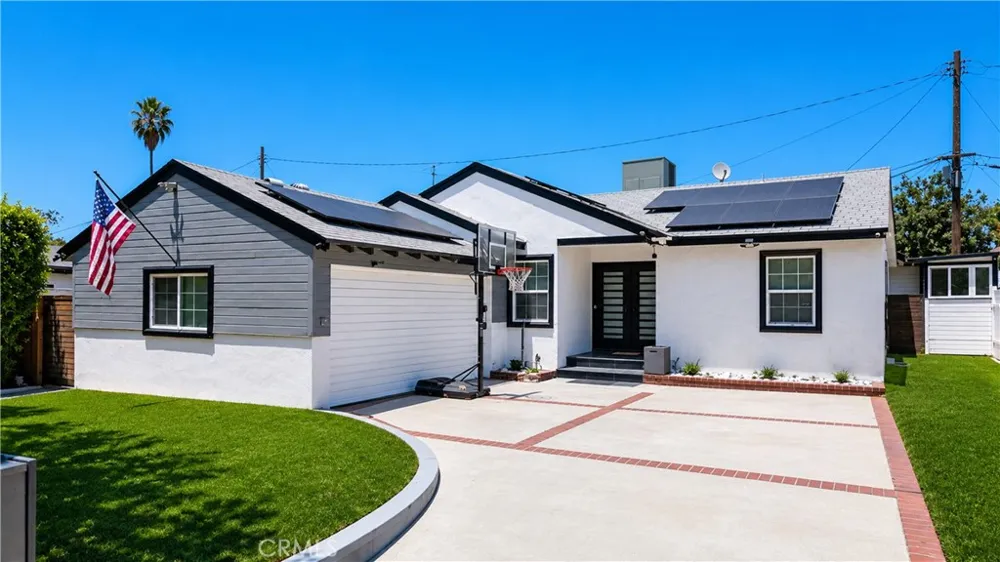 12521 Stagg Street North Hollywood, CA 91605