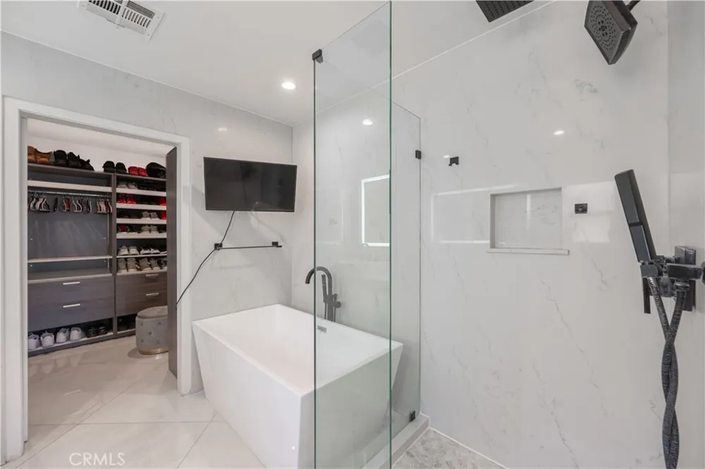 12521 Stagg Street North Hollywood, CA 91605