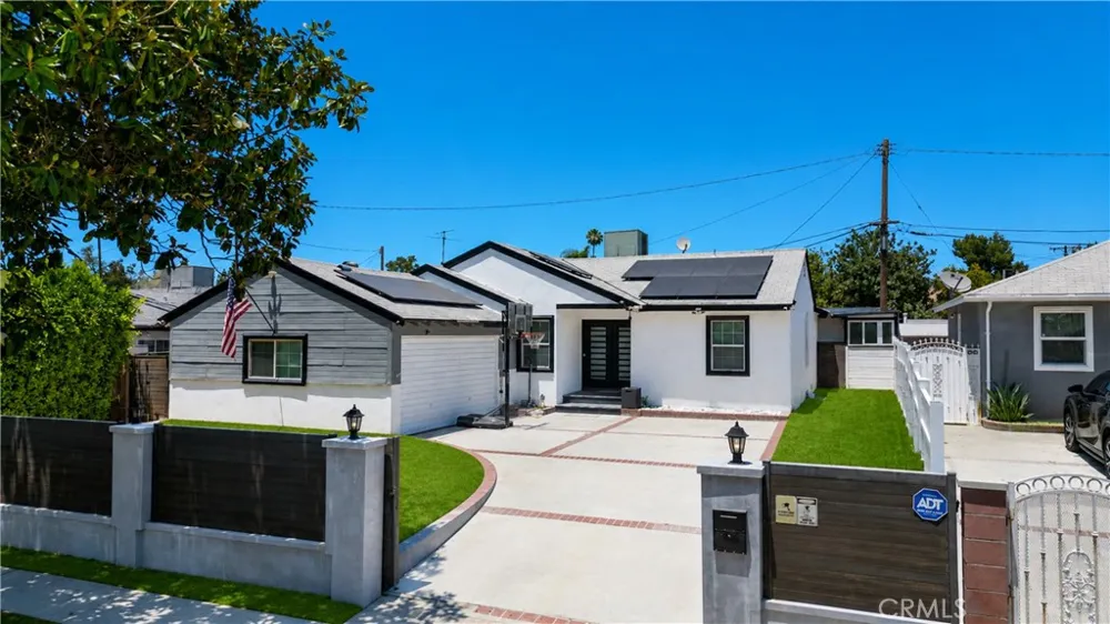 12521 Stagg Street North Hollywood, CA 91605