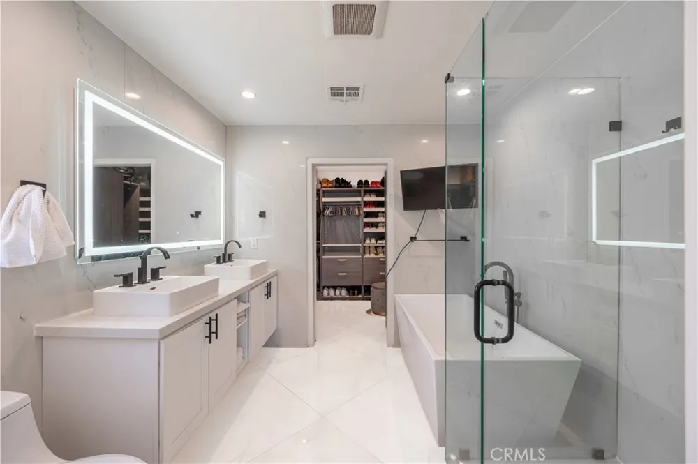 12521 Stagg Street North Hollywood, CA 91605