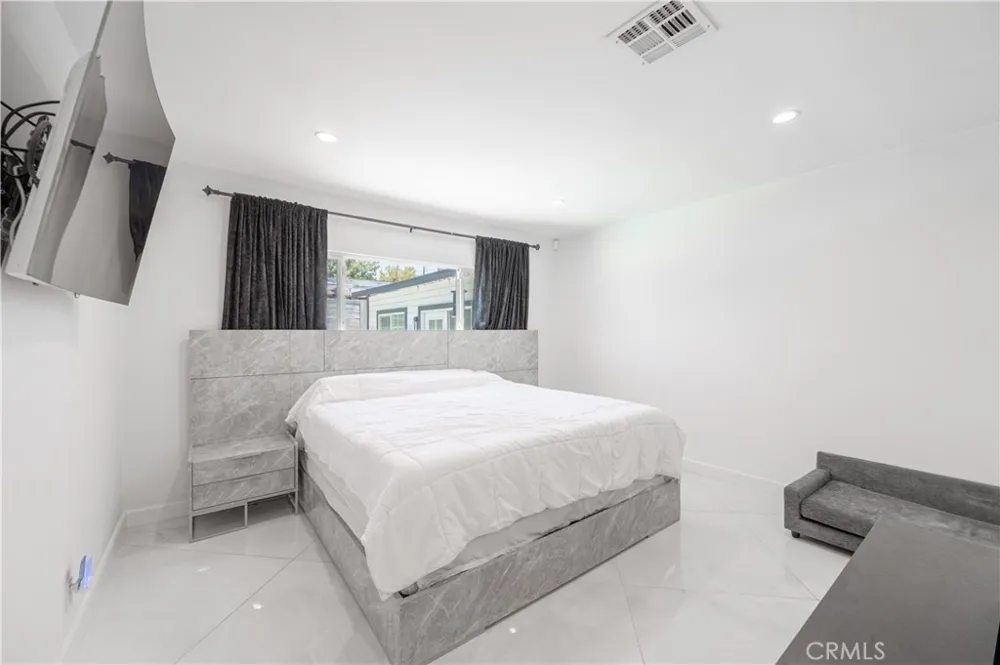 12521 Stagg Street North Hollywood, CA 91605