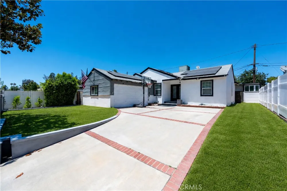 12521 Stagg Street North Hollywood, CA 91605