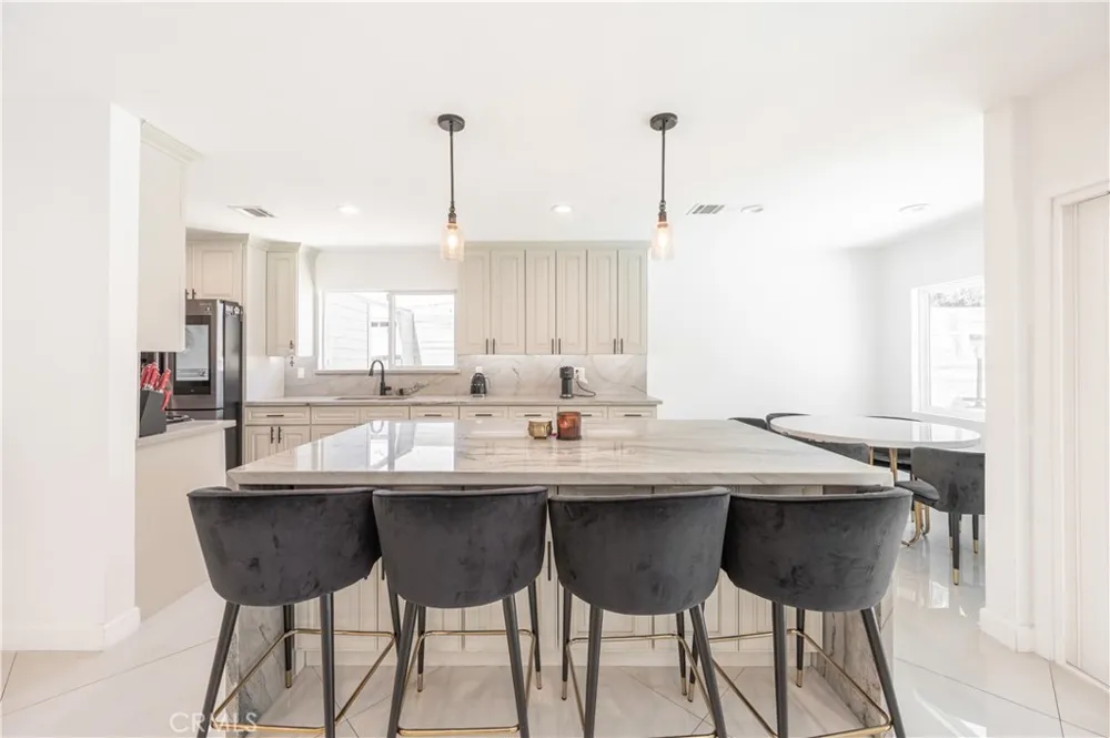 12521 Stagg Street North Hollywood, CA 91605