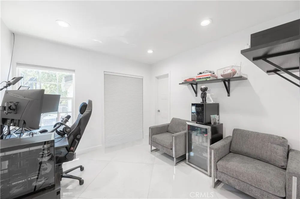 12521 Stagg Street North Hollywood, CA 91605
