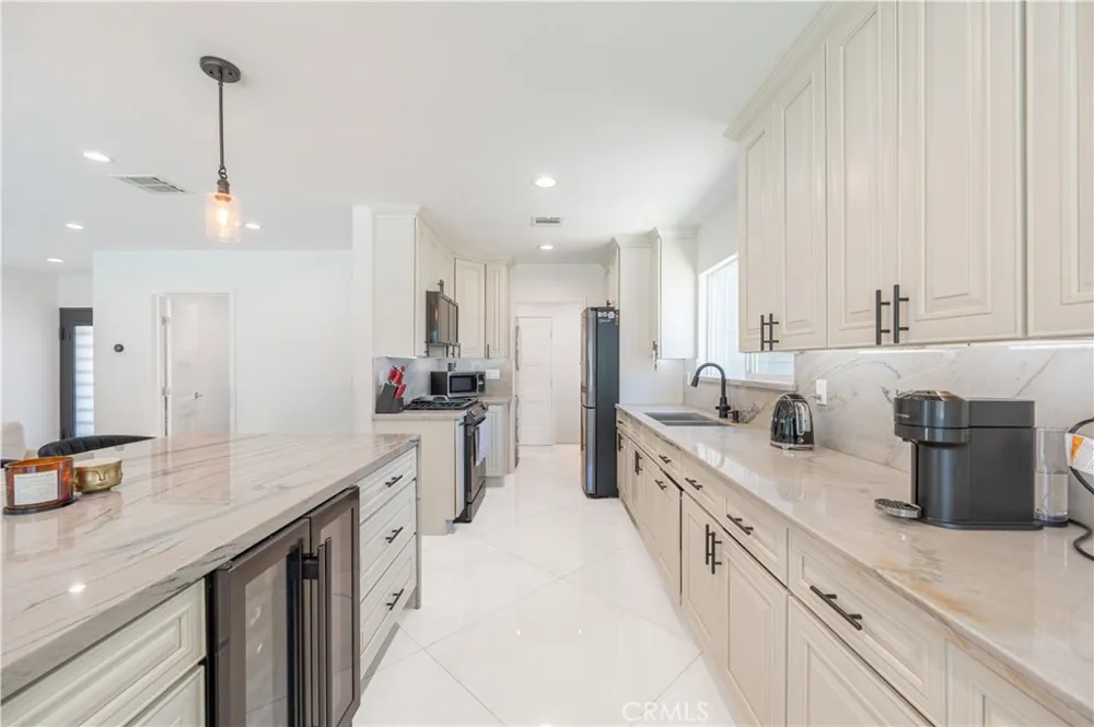 12521 Stagg Street North Hollywood, CA 91605