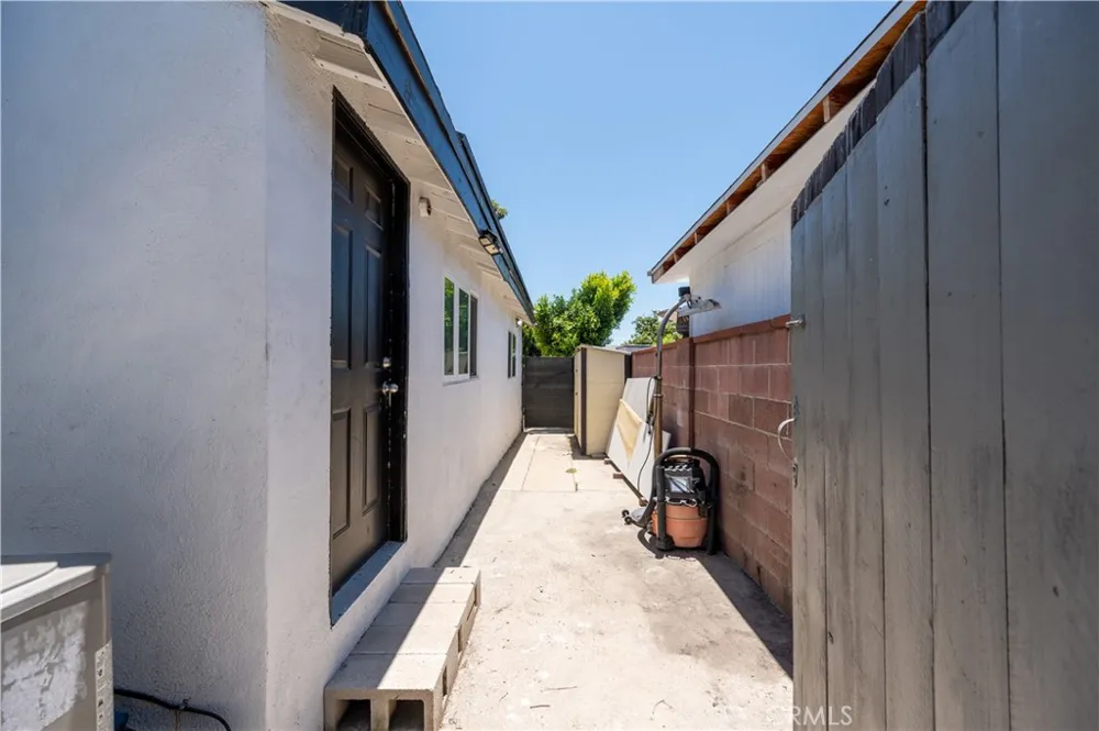 12521 Stagg Street North Hollywood, CA 91605