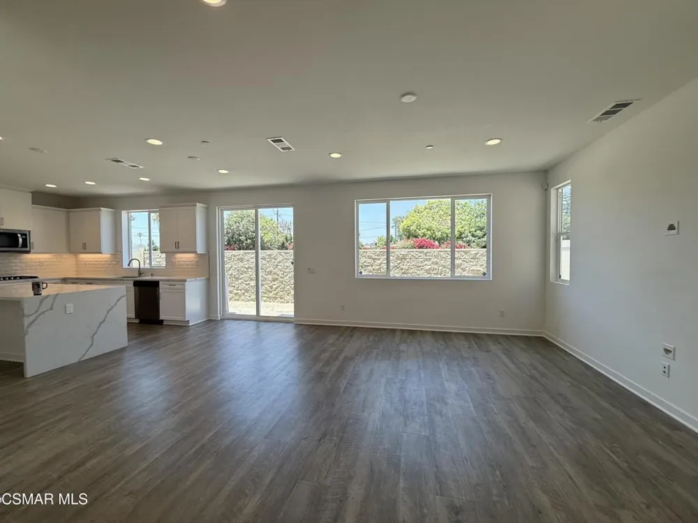 9591 Corbina Lane Panorama City, CA 91402