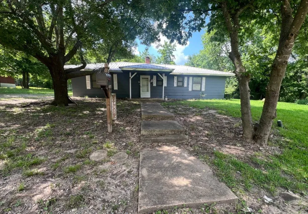 720 E Marshall Avenue Cooper, TX 75432
