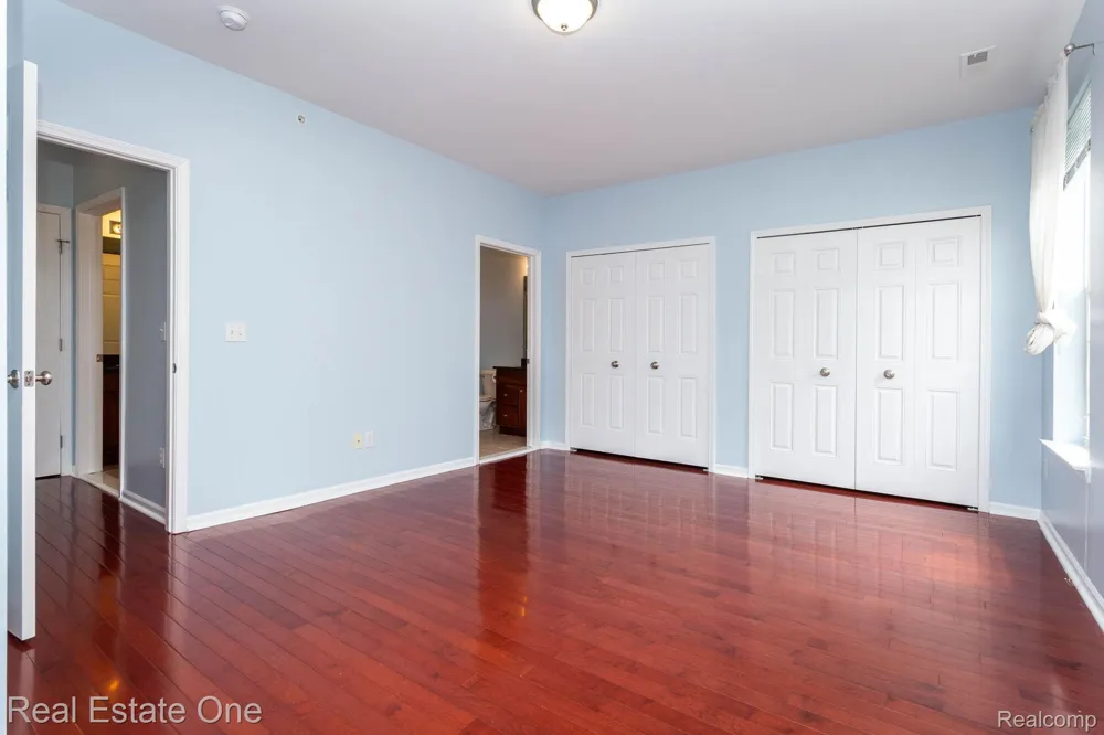 934 W Summerfield Glen Circle Scio Township, MI 48103