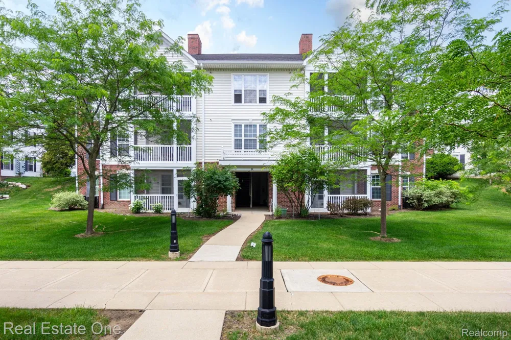 934 W Summerfield Glen Circle Scio Township, MI 48103