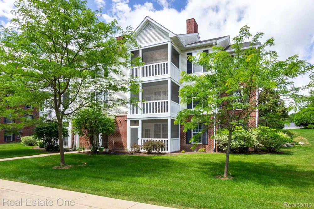 934 W Summerfield Glen Circle Scio Township, MI 48103