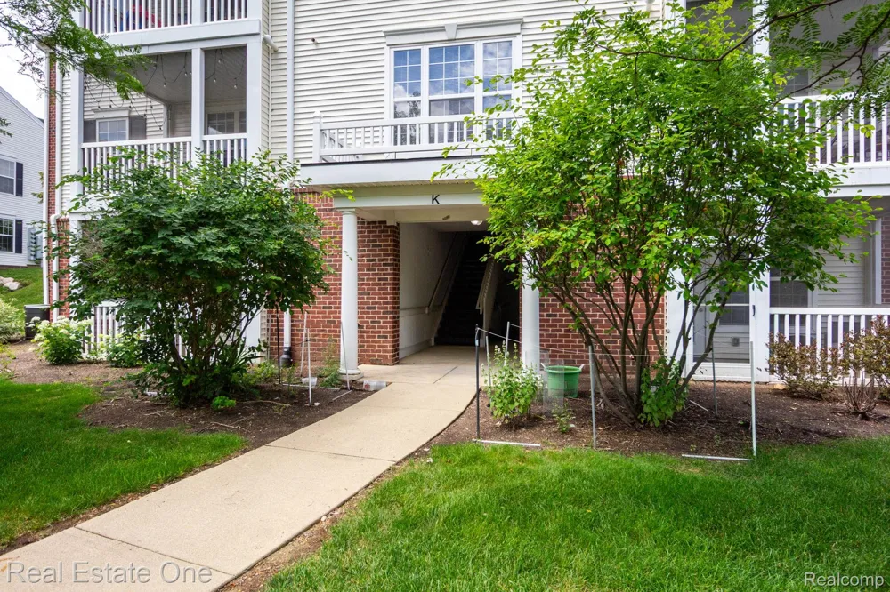 934 W Summerfield Glen Circle Scio Township, MI 48103