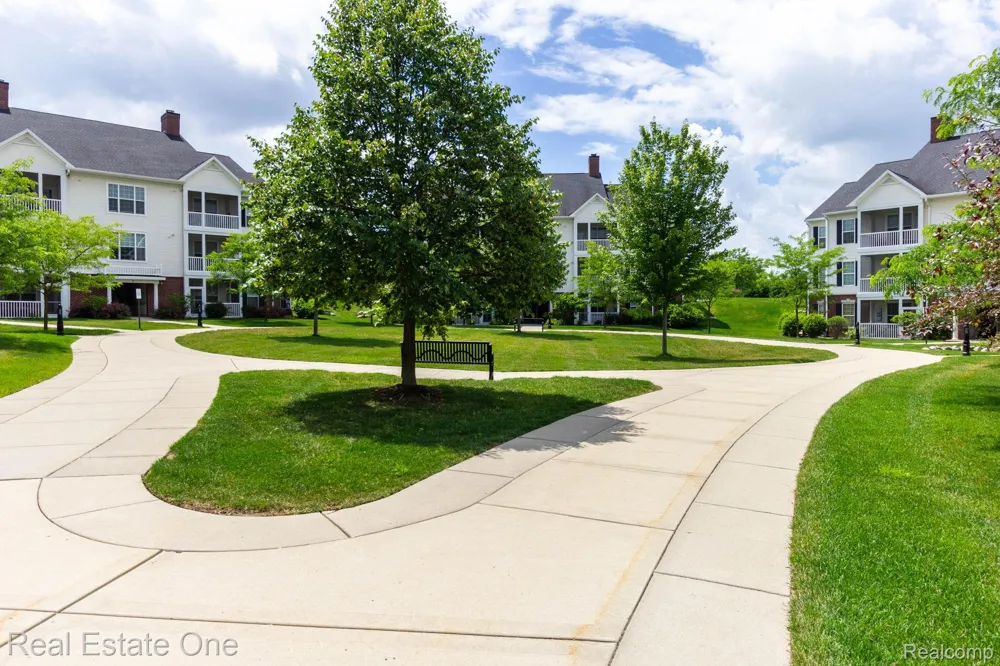934 W Summerfield Glen Circle Scio Township, MI 48103
