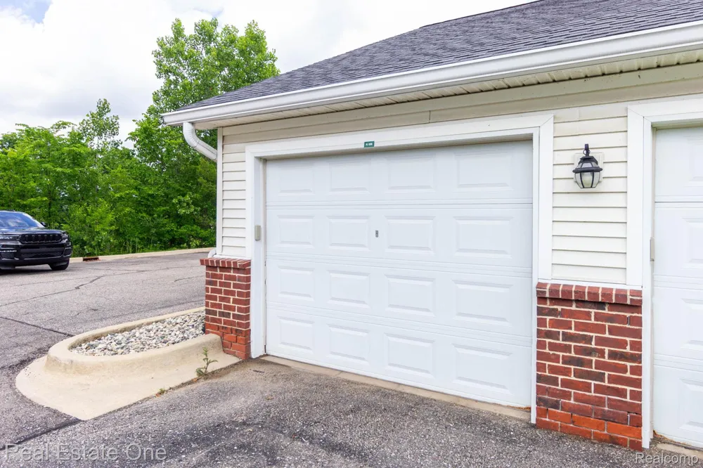 934 W Summerfield Glen Circle Scio Township, MI 48103