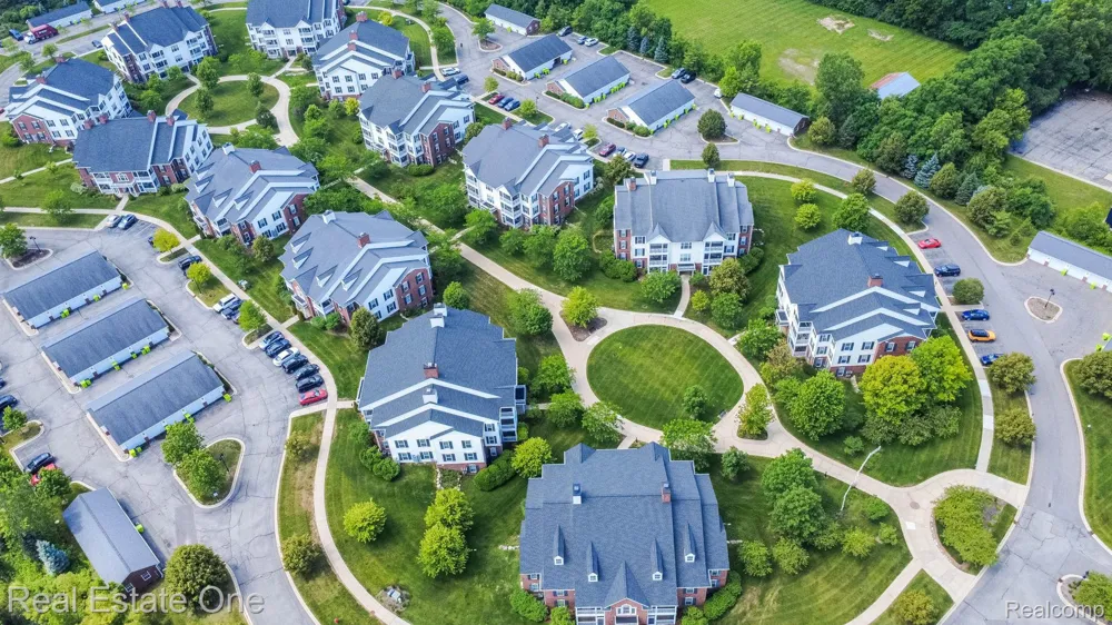 934 W Summerfield Glen Circle Scio Township, MI 48103
