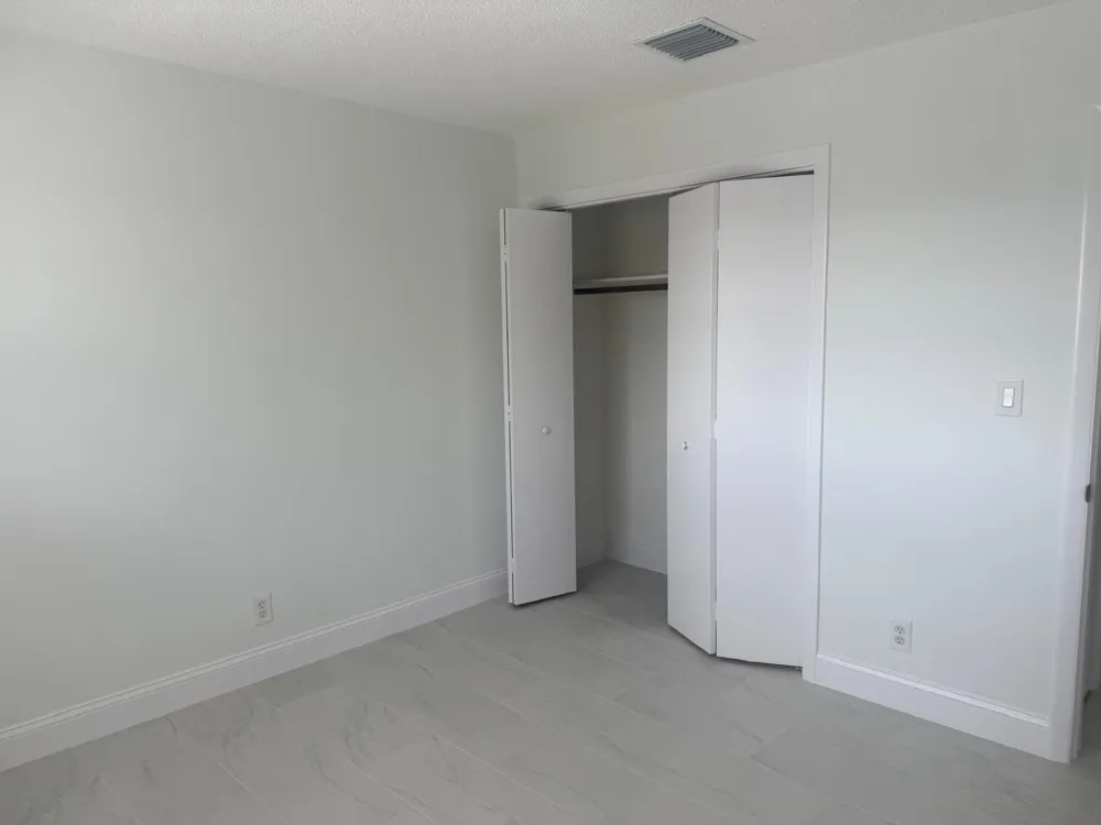 402 Lake Shore Drive #202 West Palm Beach, FL 33403