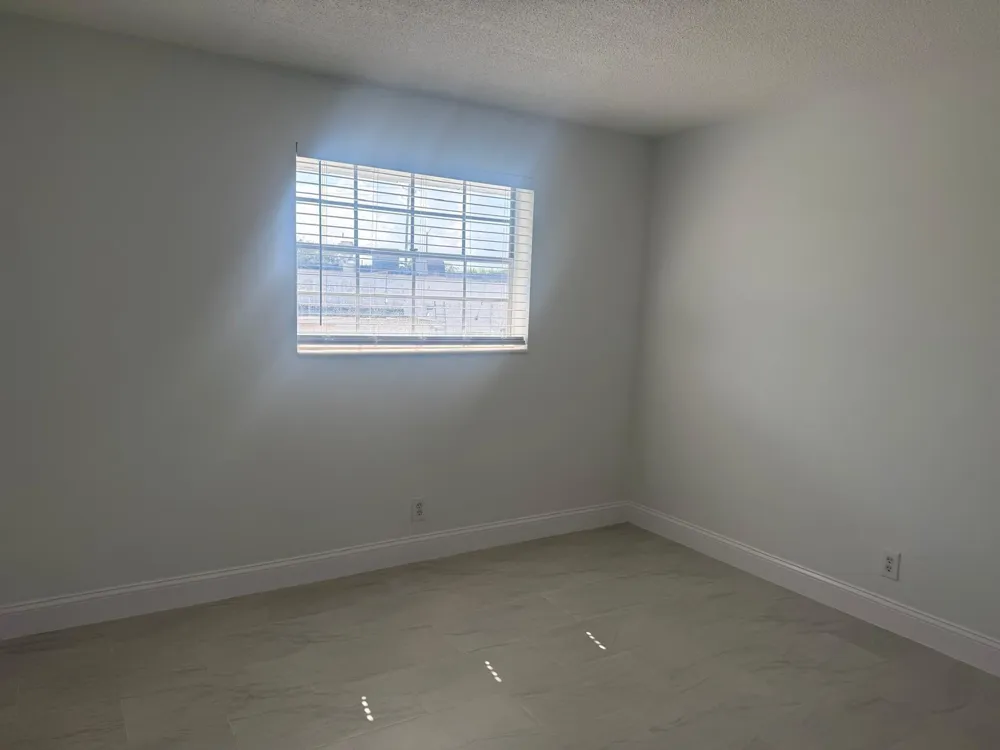 402 Lake Shore Drive #202 West Palm Beach, FL 33403